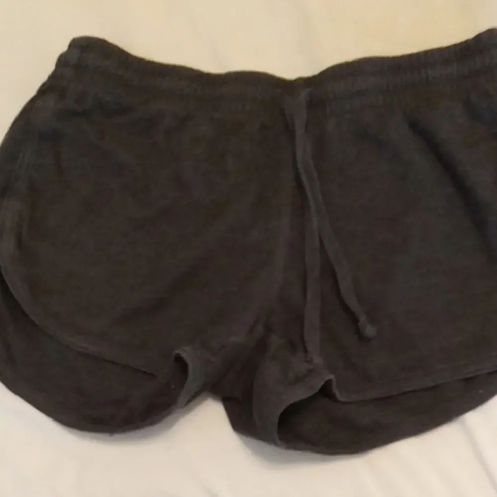 Colosseum Women's Medium Cozy Dark Gray Lounge Shorts. Atleisure.